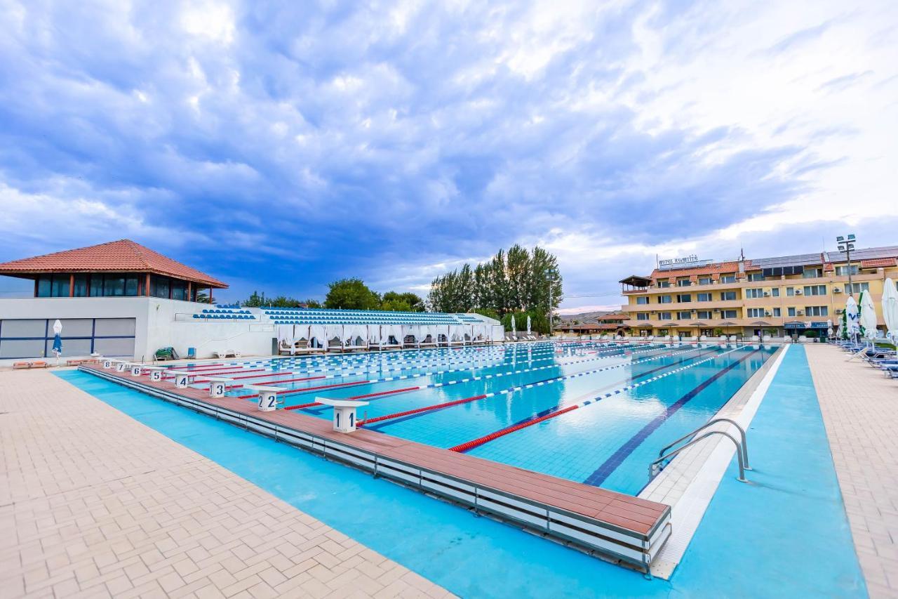 Komitite Complex Chuchuligovo Bagian luar foto
